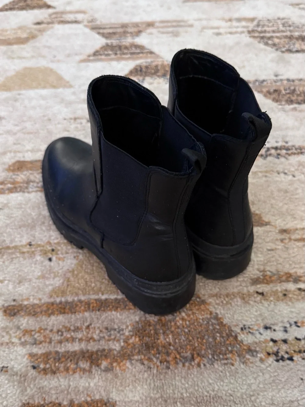 Waterproof Cougar Chelsea Lug Snow Rain Ankle Boots | Size 9